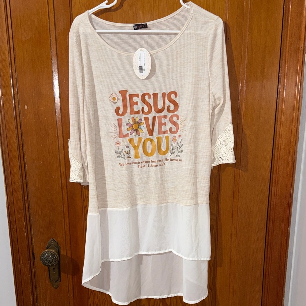 Vision USA Cream and White Top with Inspirational Print